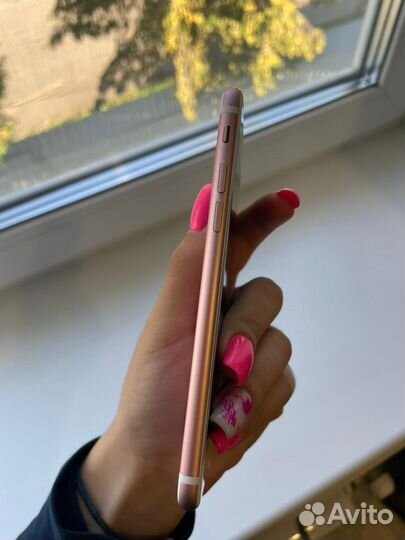 Телефон iPhone 7