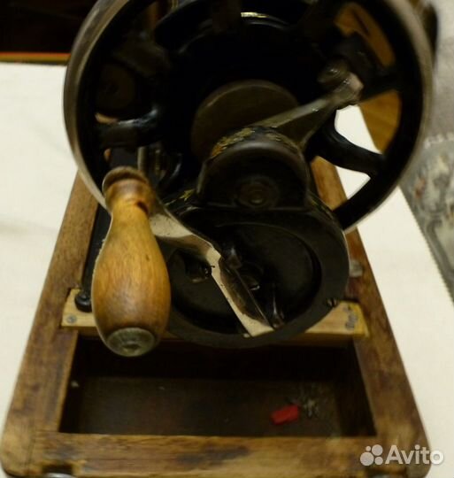 Швейная машинка Зингер