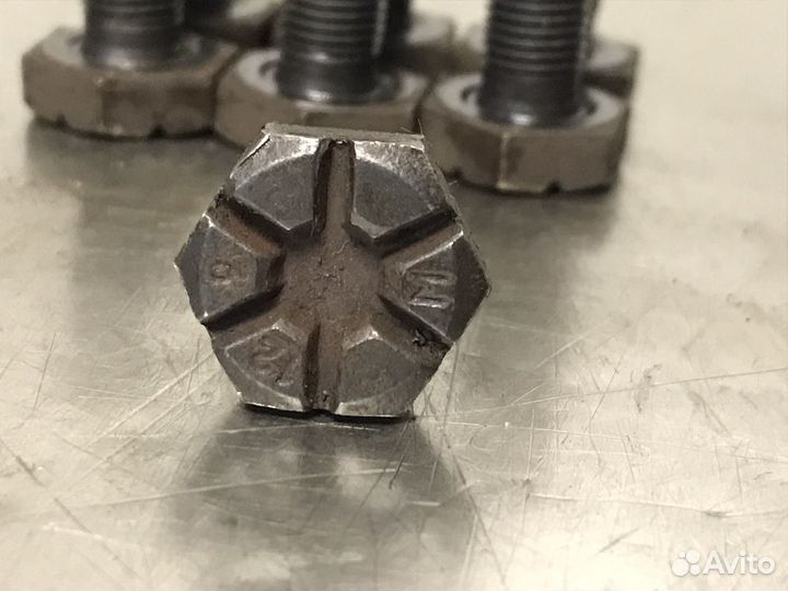 Болты маховика мкп Renault Logan Sandero Symbol