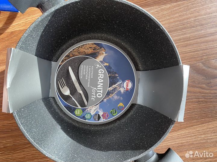 Кастрюля (сотейник) с антипригарным покрытием