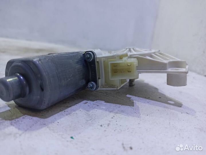 Моторчик переднего левого стеклоподъемника