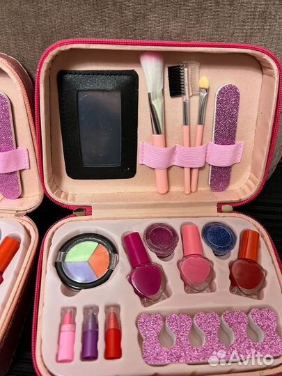 Набор детской косметики в чемодане