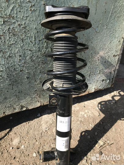 Стояка подвески передняя левая Mercedes W 204