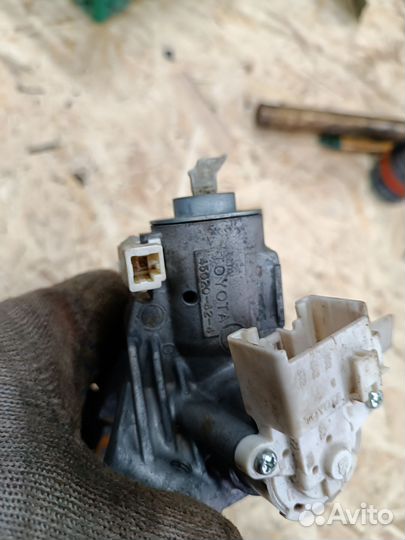 Замок зажигания Toyota Corolla 150
