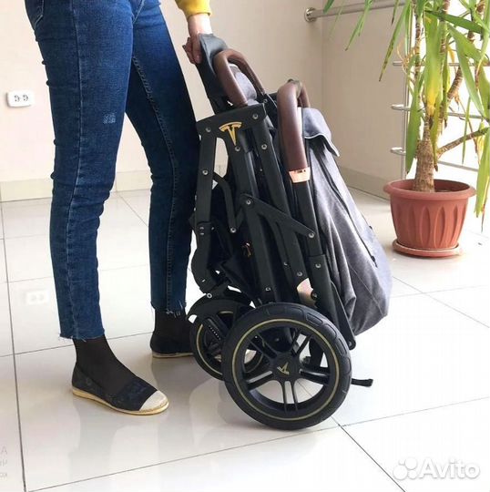Коляска прогулочная новая