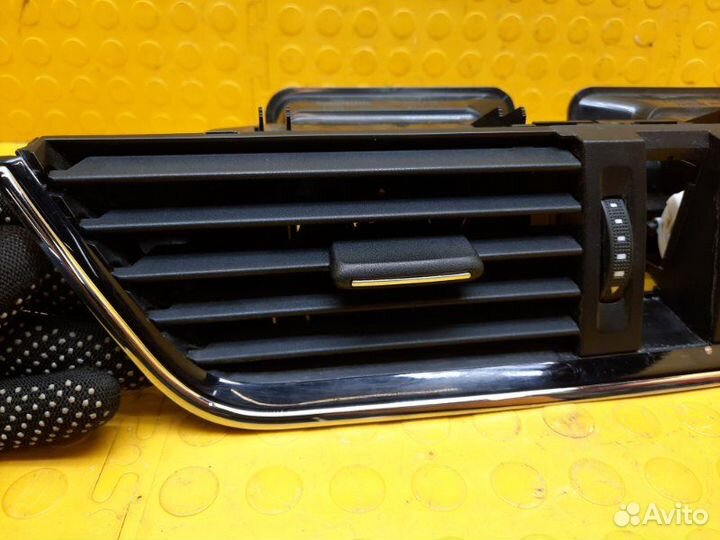 Б/У Дефлектор воздушный Состояние на фото, есть