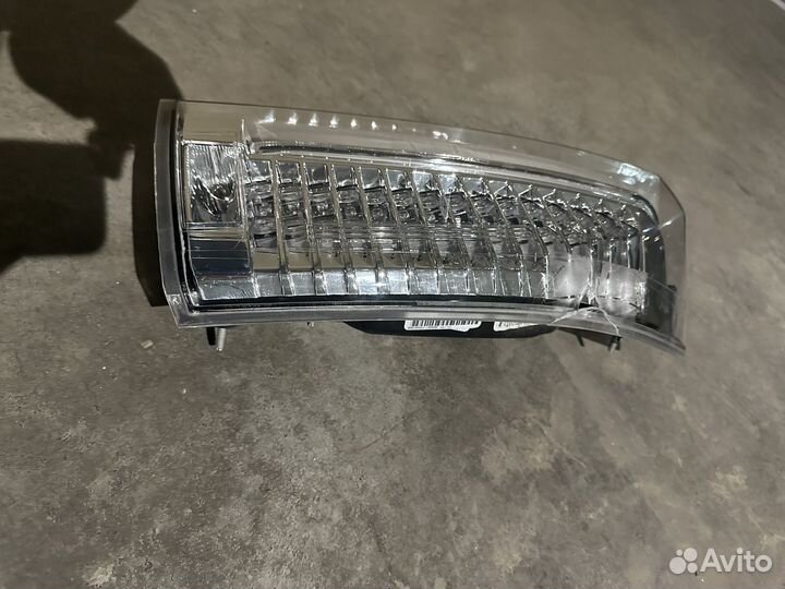 Задний правый фонарь на cadillac cts 2