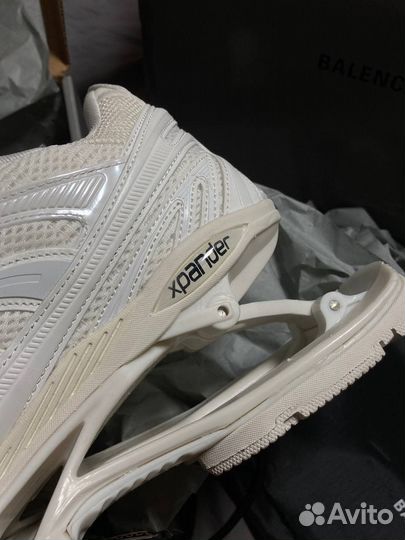 Balenciaga xpander на руках