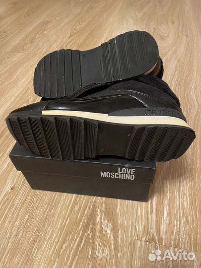 Кроссовки женские moschino 38р