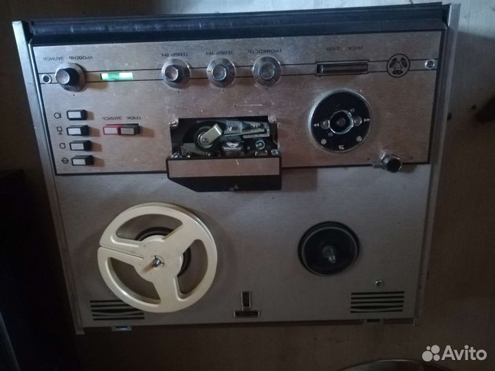 Катушечный магнитофон