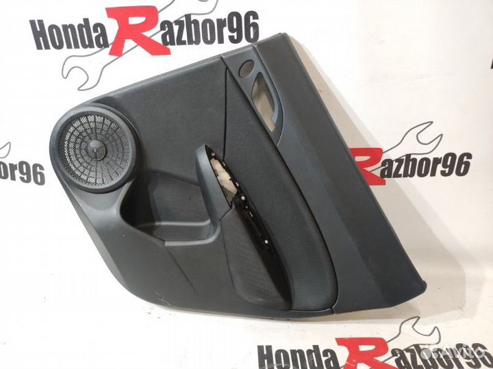 Дверная карта (обшивка ) задняя правая Honda