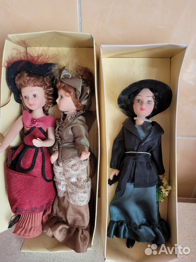 Кукла фарфоровая