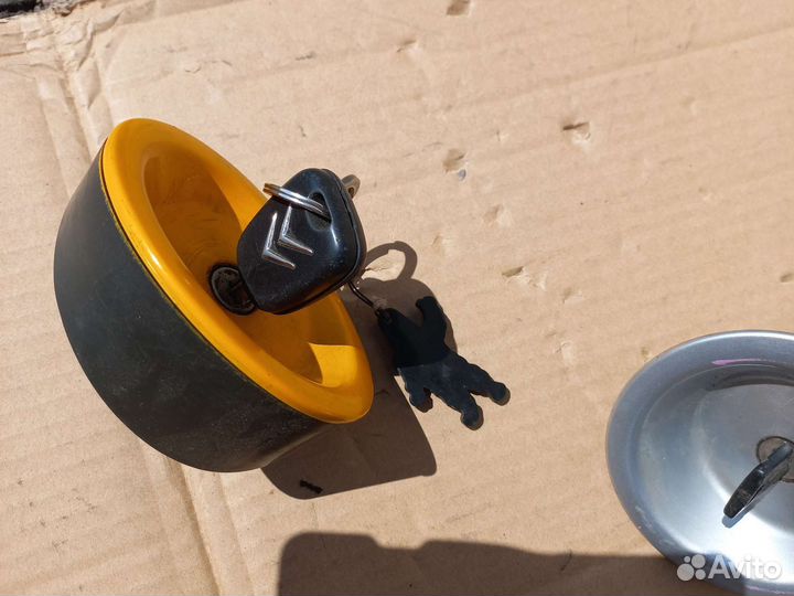 Citroen Berlingo/Peugeot Partner крышка бака ключ