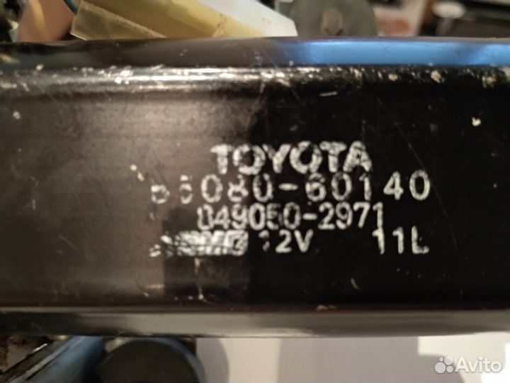 Моторчик дворника задний на Toyota Land Cruiser