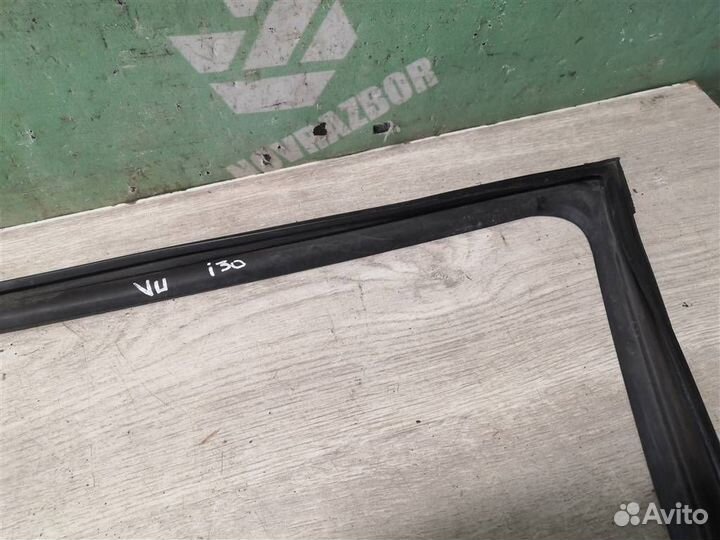 Уплотнитель стекла двери Хендай i30 12-17