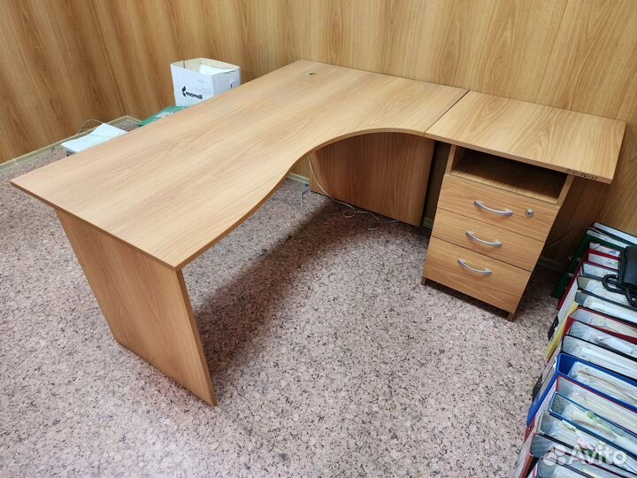 Стол офисный с тумбой