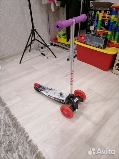 Самокат детский со светящимися колесами