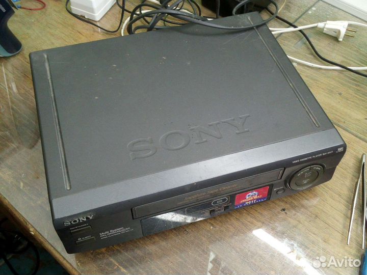 Видеомагнитофон Sony SLV-XA17