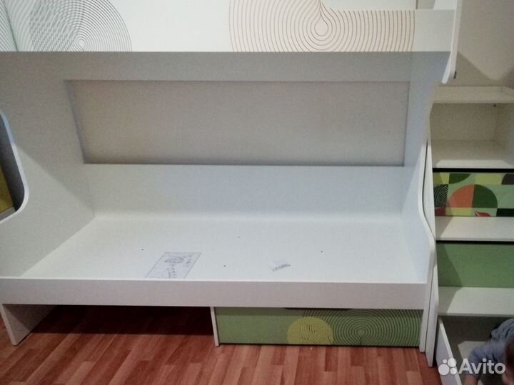 Двухъярусная кровать