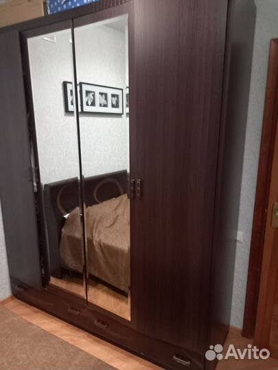 Шкаф распашной