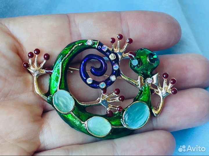 Брошь саламандра