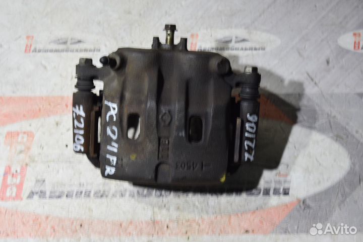 Суппорт перед лево c Nissan Bassara JTU30 QR25DE