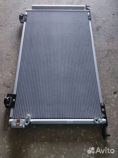 Радиатор кондиционера Тойота Авенсис 03-08 г.в