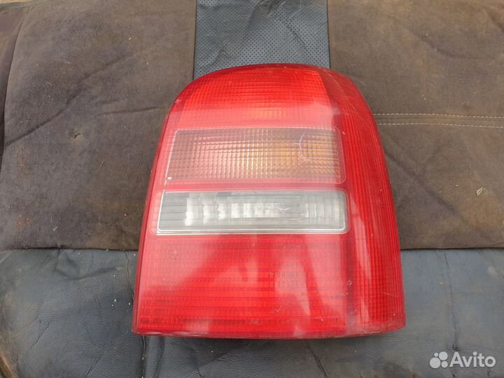 Фонарь задний правый Audi A4 B5 А4 Б5 avant универ
