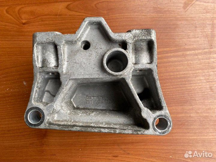 Кронштейн кпп Skoda Octavia A5 BUD 2009