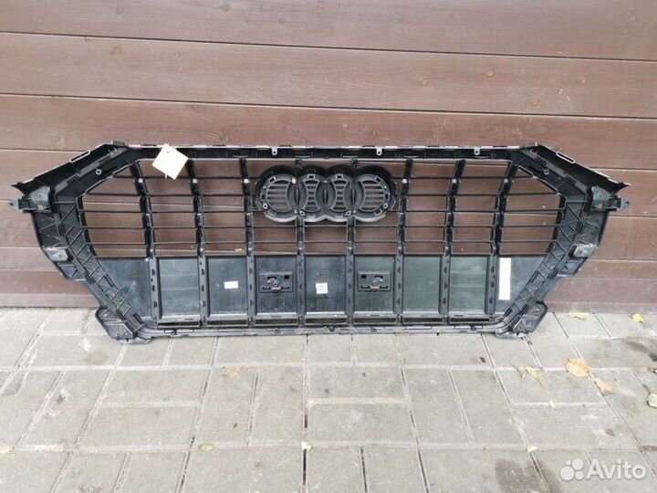 Решетка радиатора Audi Q3 2 2018