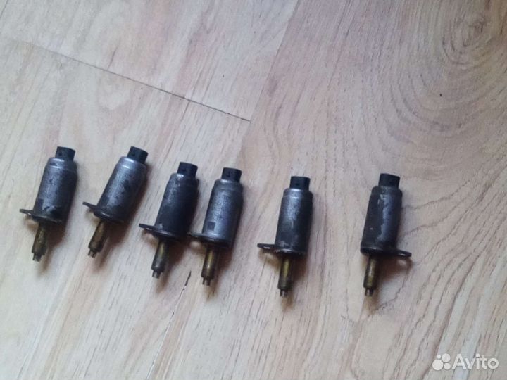 Клапан изменения фаз грм 06E103697G