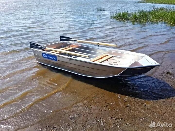 Моторно-гребная лодка Тактика 270