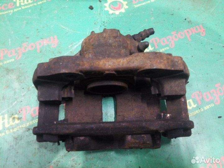 Суппорт передний правый Citroen Berlingo