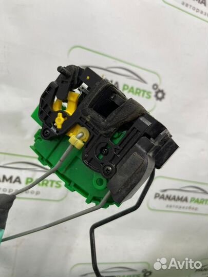 Замок боковой двери задний левый Kia Rio 3