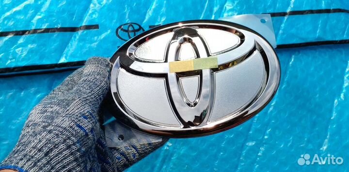 Эмблема задняя Land Cruiser Prado 150 2013-2017