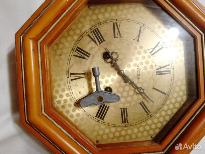 Часы настенные янтарь СССР