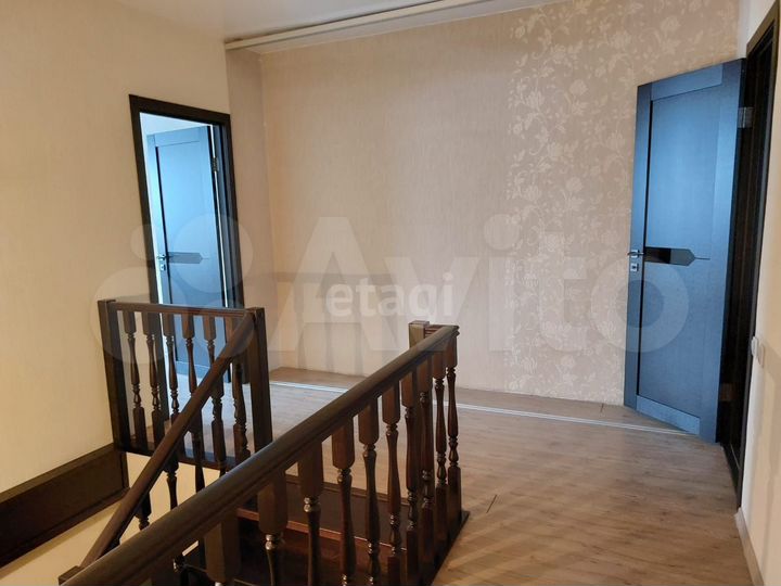 Коттедж 194,7 м² на участке 4,5 сот.