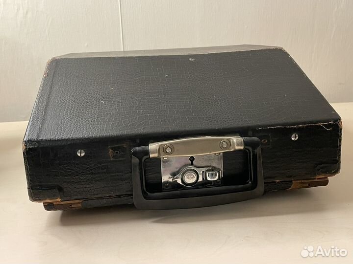 Печатная пишущая машинка