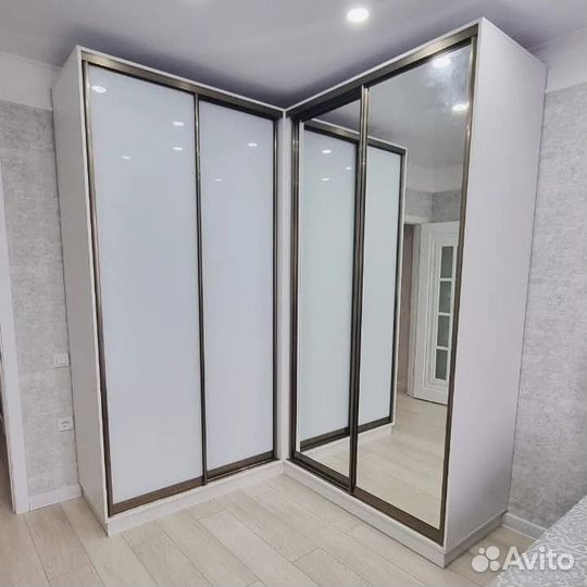 Шкаф с зеркалом