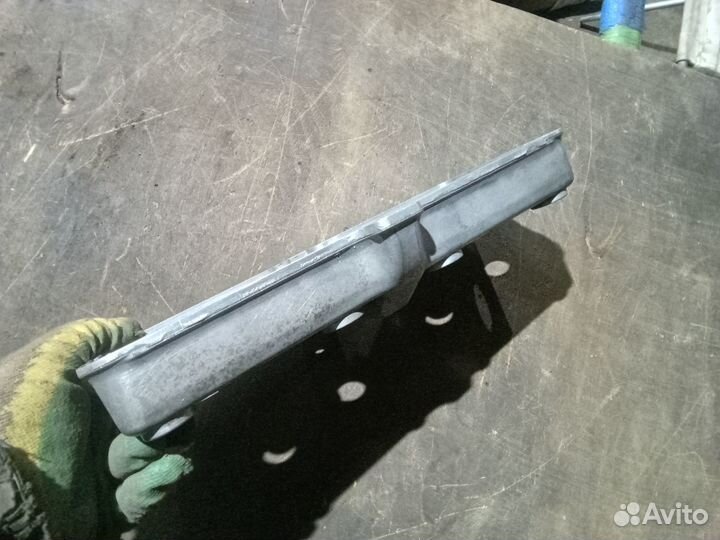 Клапанная крышка Kawasaki ZZR400 1 поколения