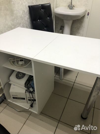 Маникюрный стол