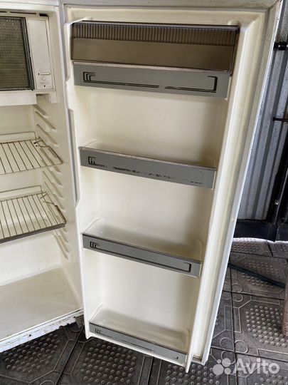 Холодильник бу с морозилкой