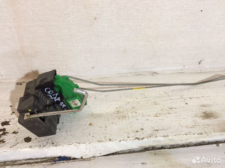 Замок двери задний правый Hyundai Solaris