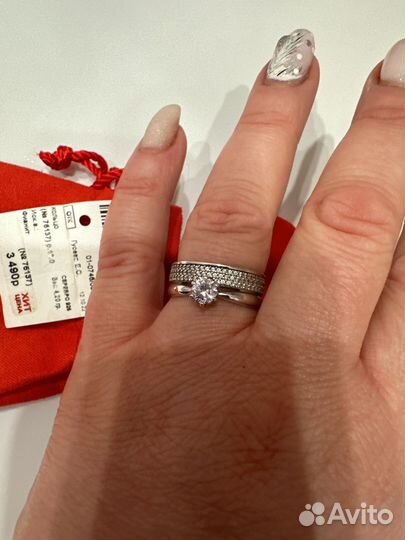 Серебряное кольцо женское 19 размер с фианитами