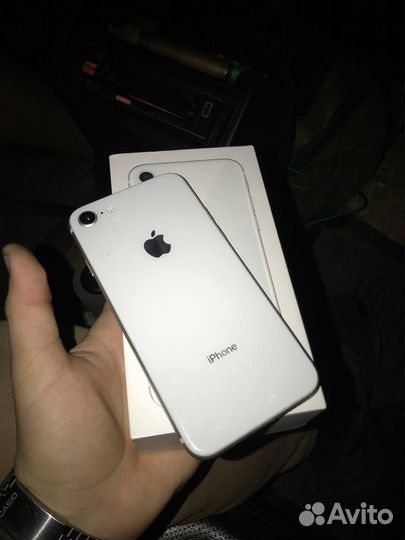 iPhone 8, 64 ГБ