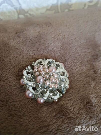 Винтажные броши США, Чехия