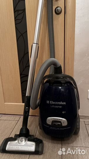 Пылесос Electrolux Z 8870 UltraOne с турбощеткой