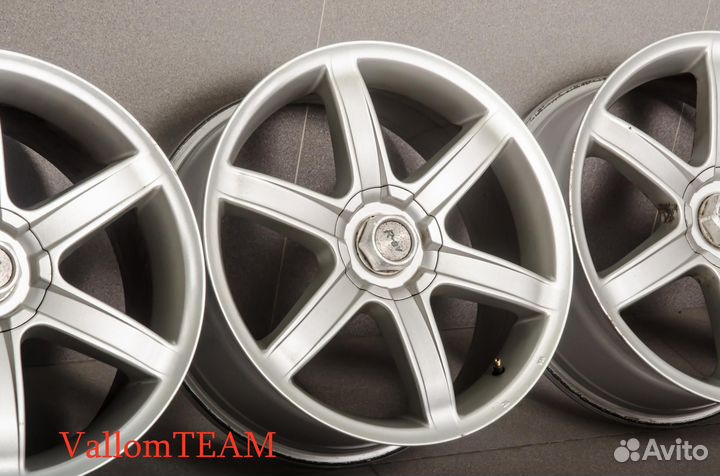 Лот UP27543823 Фирменные 18-е диски R-evolution