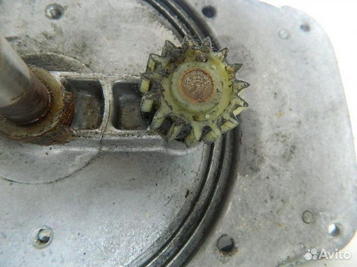 Держатель щетки стеклоочистителя Mercedes E W124