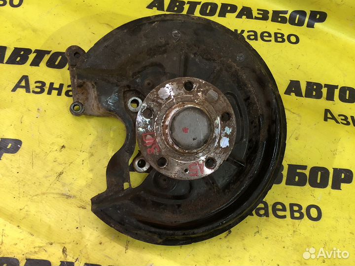 Задний правый кулак Skoda Octavia A5